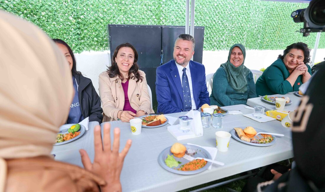Mahalle ziyaretlerine çay molası veren Başkan Duman: "Tek amacımız size