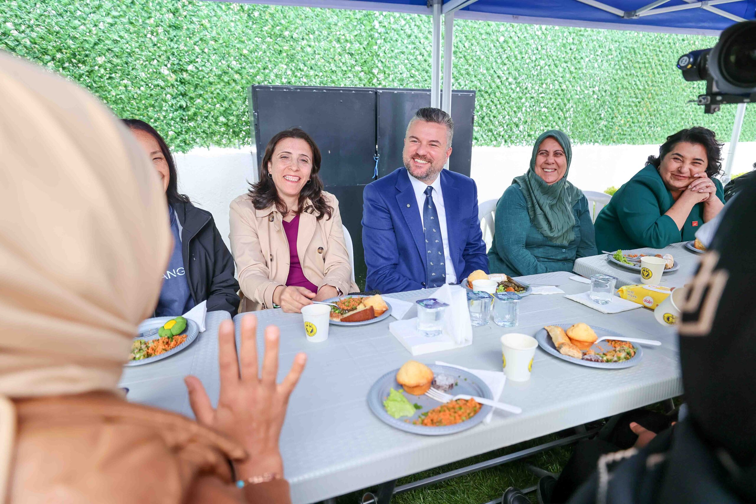 Mahalle ziyaretlerine çay molası veren Başkan Duman: "Tek amacımız size