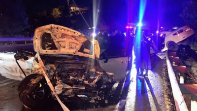 Burdur'un Bucak ilçesinde, Isparta-Antalya kara yolunda 4 aracın karıştığı zincirleme
