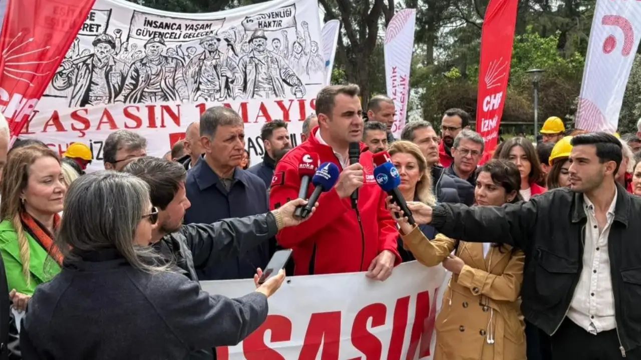 CHP İzmir'den Gündoğdu Meydanı'na 1 Mayıs çıkarması: 'En yakın zamanda erken seçim istiyoruz'