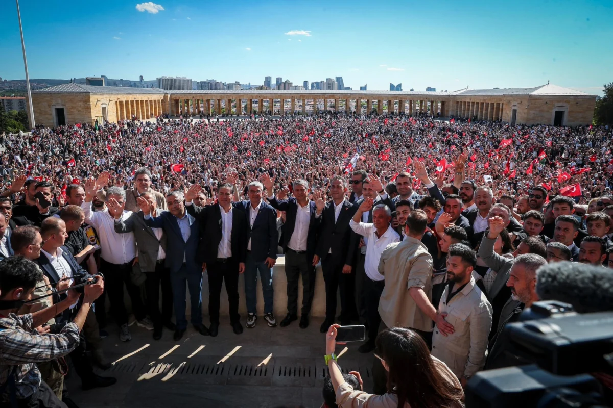 CHP İzmir İl Başkanı Güç'ten sert çıkış: "Butlana da kayyuma da boyun eğmeyeceğiz!"