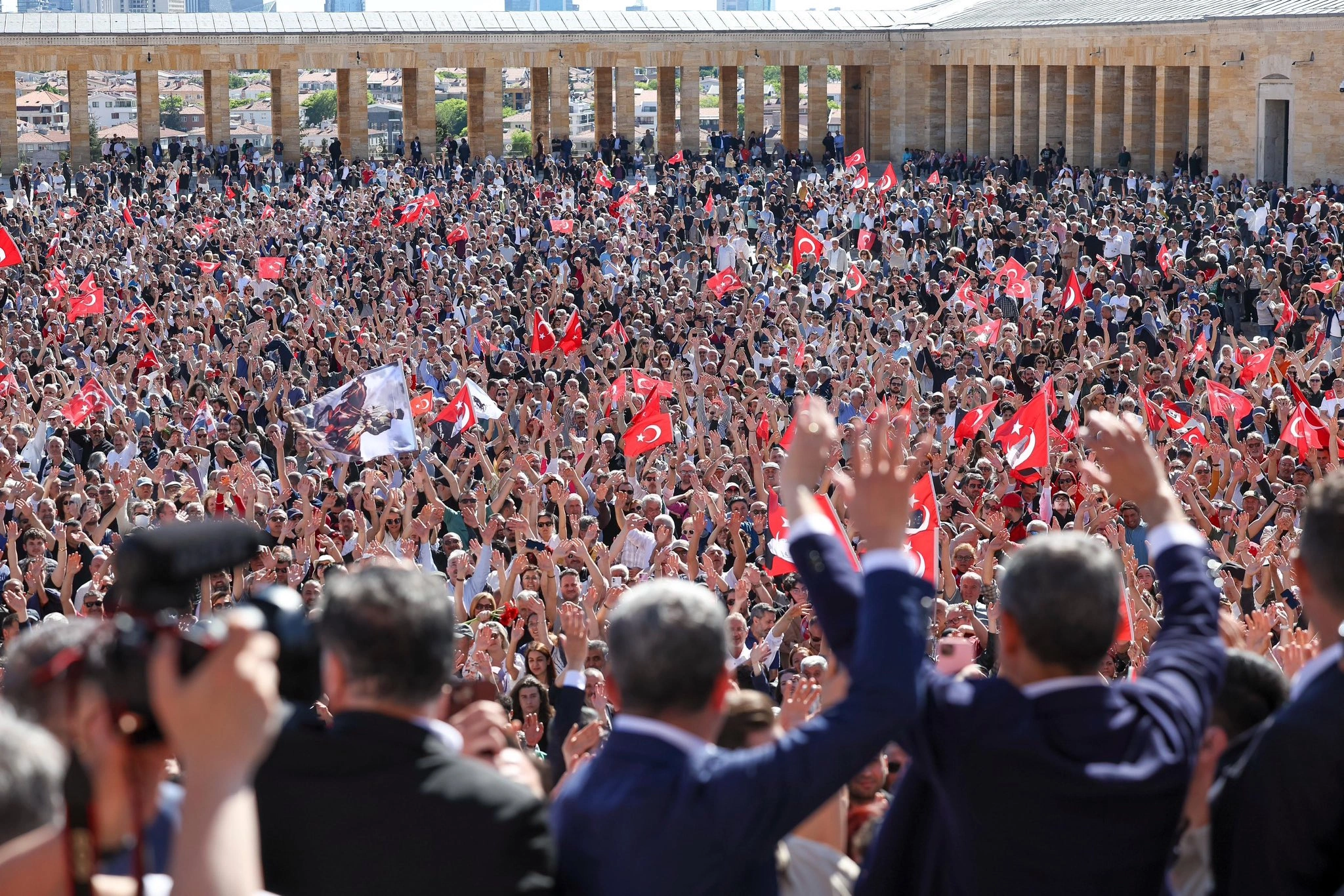 CHP İzmir İl Başkanı Güç'ten sert çıkış: "Butlana da kayyuma da boyun eğmeyeceğiz!"