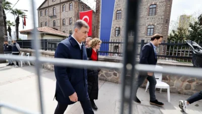 İzmir Büyükşehir Belediye Başkanı Cemil Tugay, 145 bin kişinin eğitim