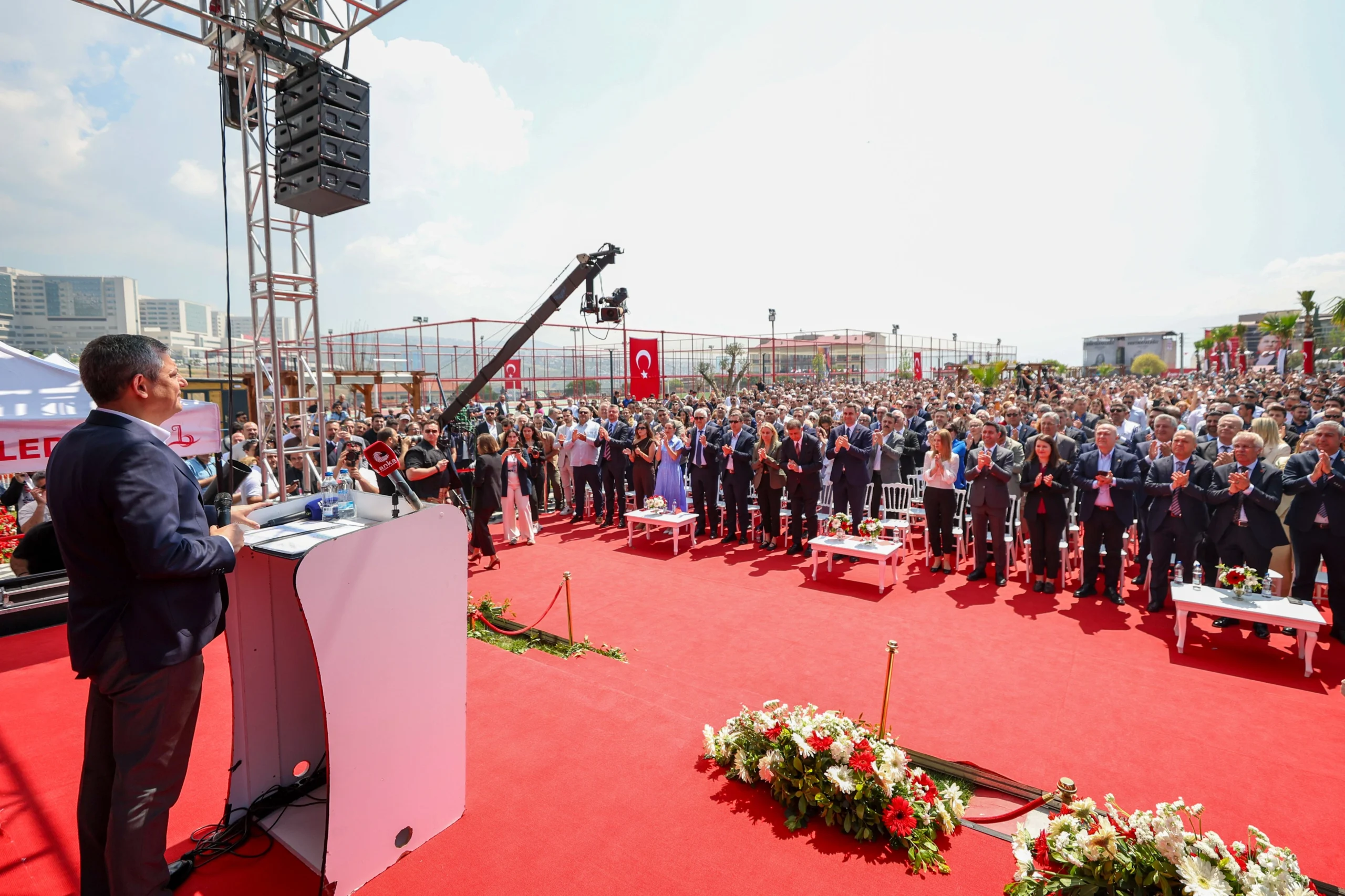 Özel’den 'Meslek Fabrikası' tepkisi: “İzmir'e kin duyuyorlar"