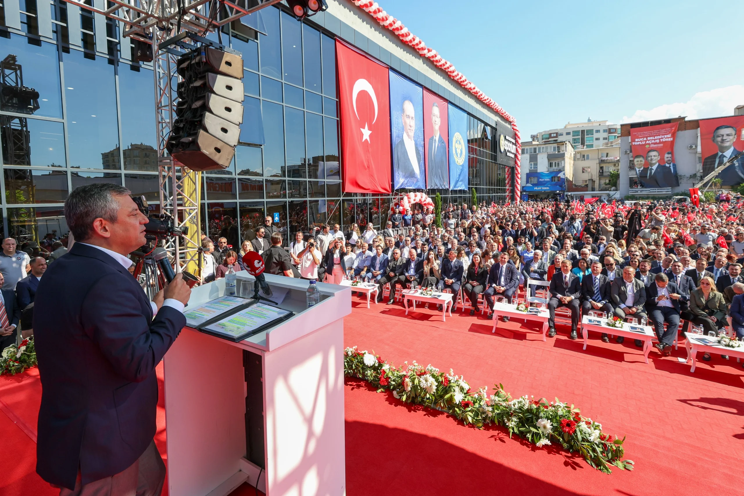 Özgür Özel Buca'da açıkladı: İzmir başarısının sırrı 3 anahtar