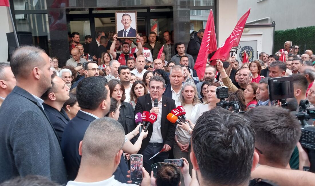 Ankara'daki polis müdahalesini protesto eden CHP İzmir İl Örgütü, il