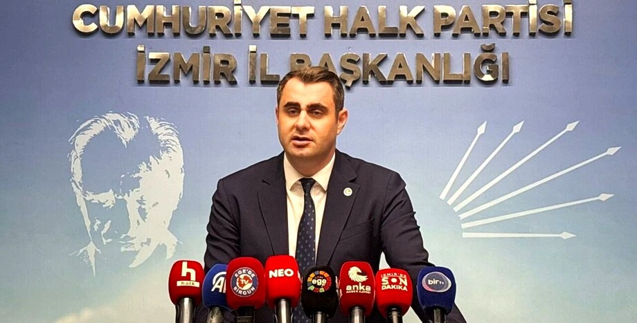 Kurultay kararının ardından İzmir örgütü meydanlara iniyor. İl başkanlığı önünde