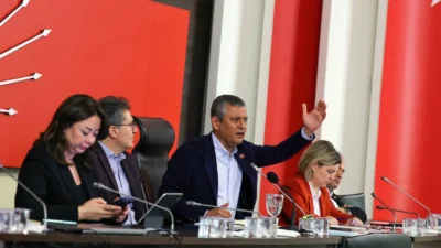 Görevden alınan Özgür Özel başkanlığında 5,5 saat süren olağanüstü PM