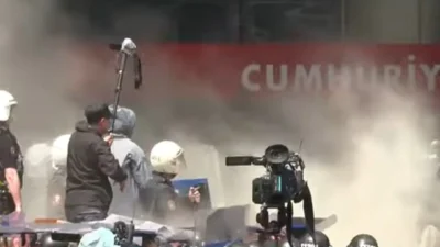Ankara Valiliği’nin tahliye talimatının ardından emniyet güçleri CHP Genel Merkez