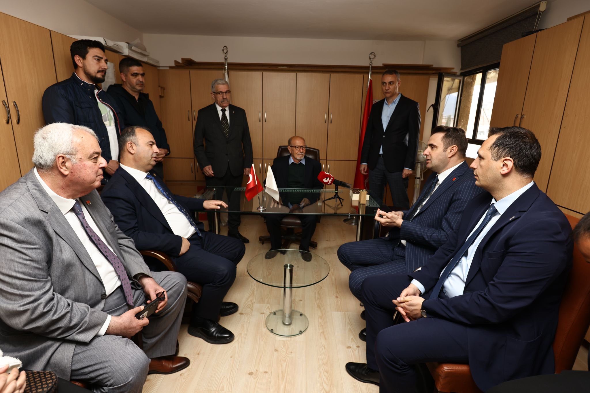 CHP'li Güç'ten AK Parti'ye esnaf kürsüsü yanıtı: "Halkın gündemi rant değil, geçim!"