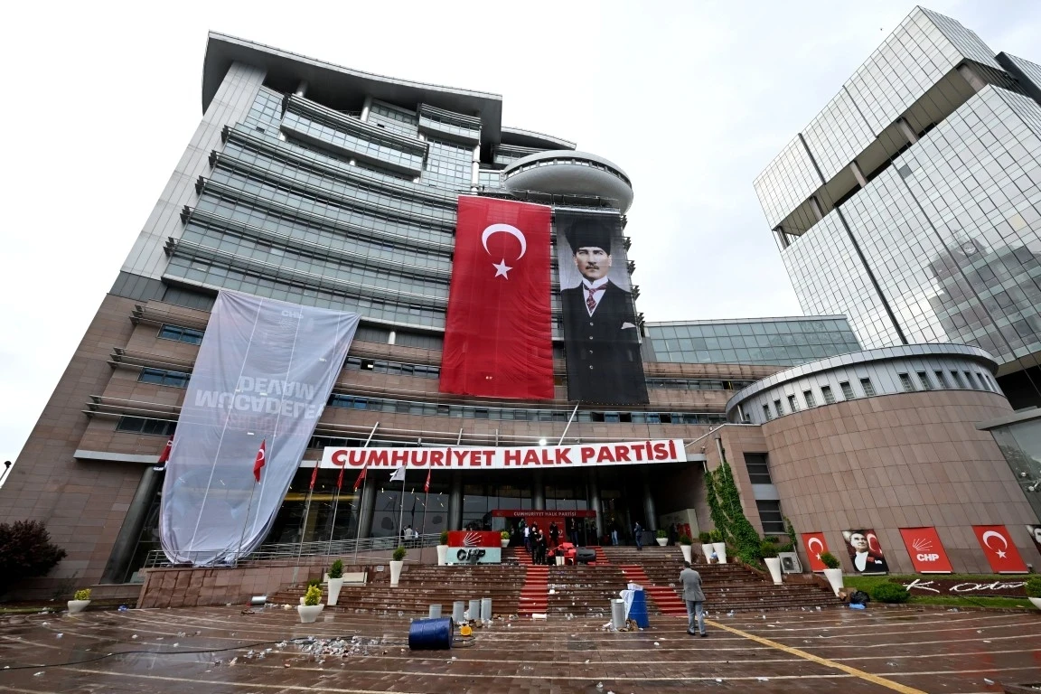 CHP Ankara İl Başkanlığı'nın sosyal medya hesabının yetkileri durduruldu