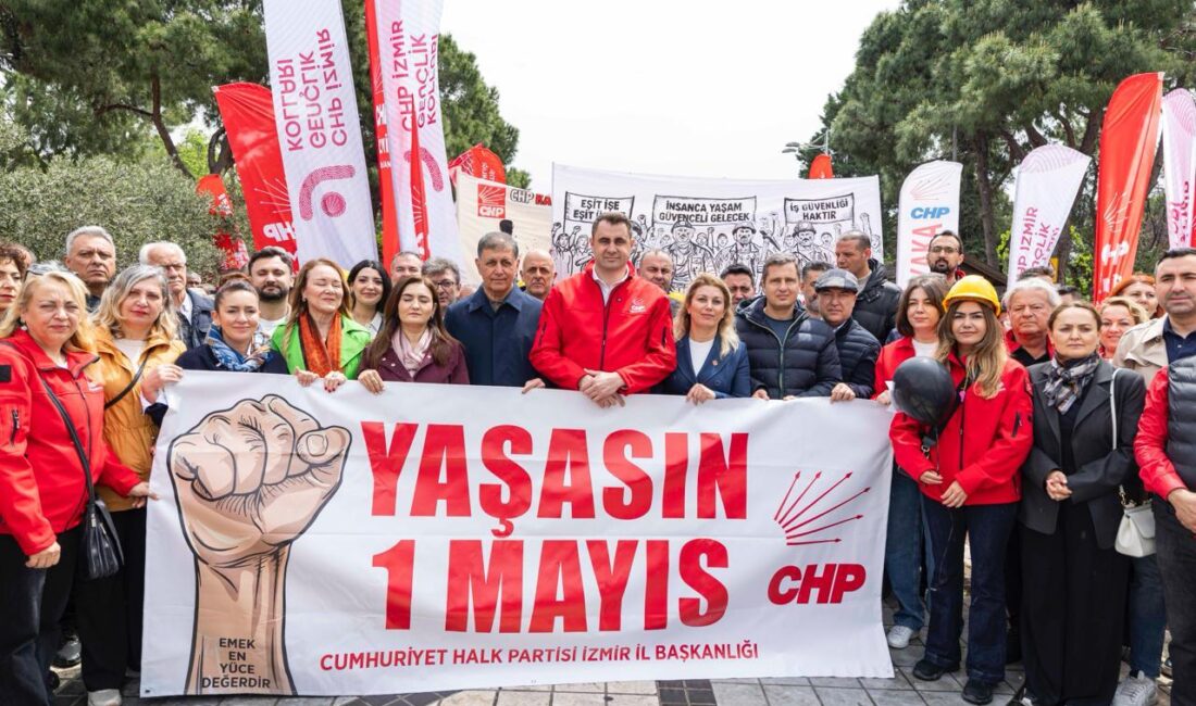 İzmir’de binlerce işçi ve emekçi Gündoğdu Meydanı’na akın etti. 

CHP