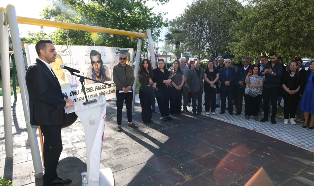 Deniz Gezmiş, Yusuf Aslan ve Hüseyin İnan Çiğli’de karanfiller ve