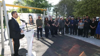 Deniz Gezmiş, Yusuf Aslan ve Hüseyin İnan Çiğli’de karanfiller ve