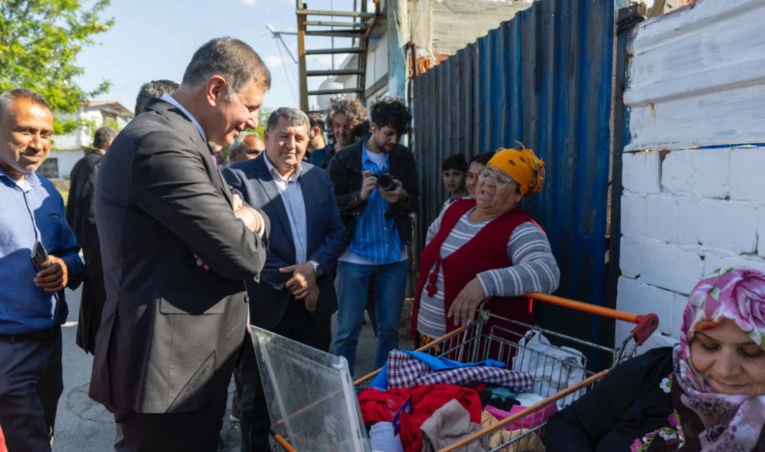 İzmir Büyükşehir Belediye Başkanı Dr. Cemil Tugay, Çırpı ziyaretinde vatandaşların