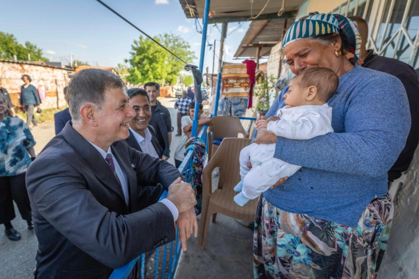 Çırpı’ya Bahar Tugay ile geldi: Altyapı ve halı saha için talimat verildi!