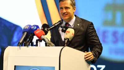 İzmir Esnaf ve Sanatkarlar Odaları Birliği'nin (İESOB) genel kurulunda tansiyon