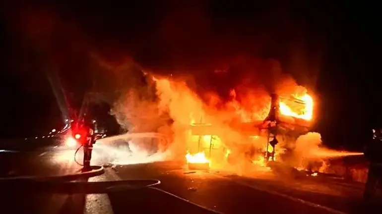 Denizli'de katliam gibi kaza, otobüs küle döndü: 8 ölü, 33 yaralı 1 Denizli'de katliam gibi kaza, otobüs küle döndü: 8 ölü, 33 yaralı
