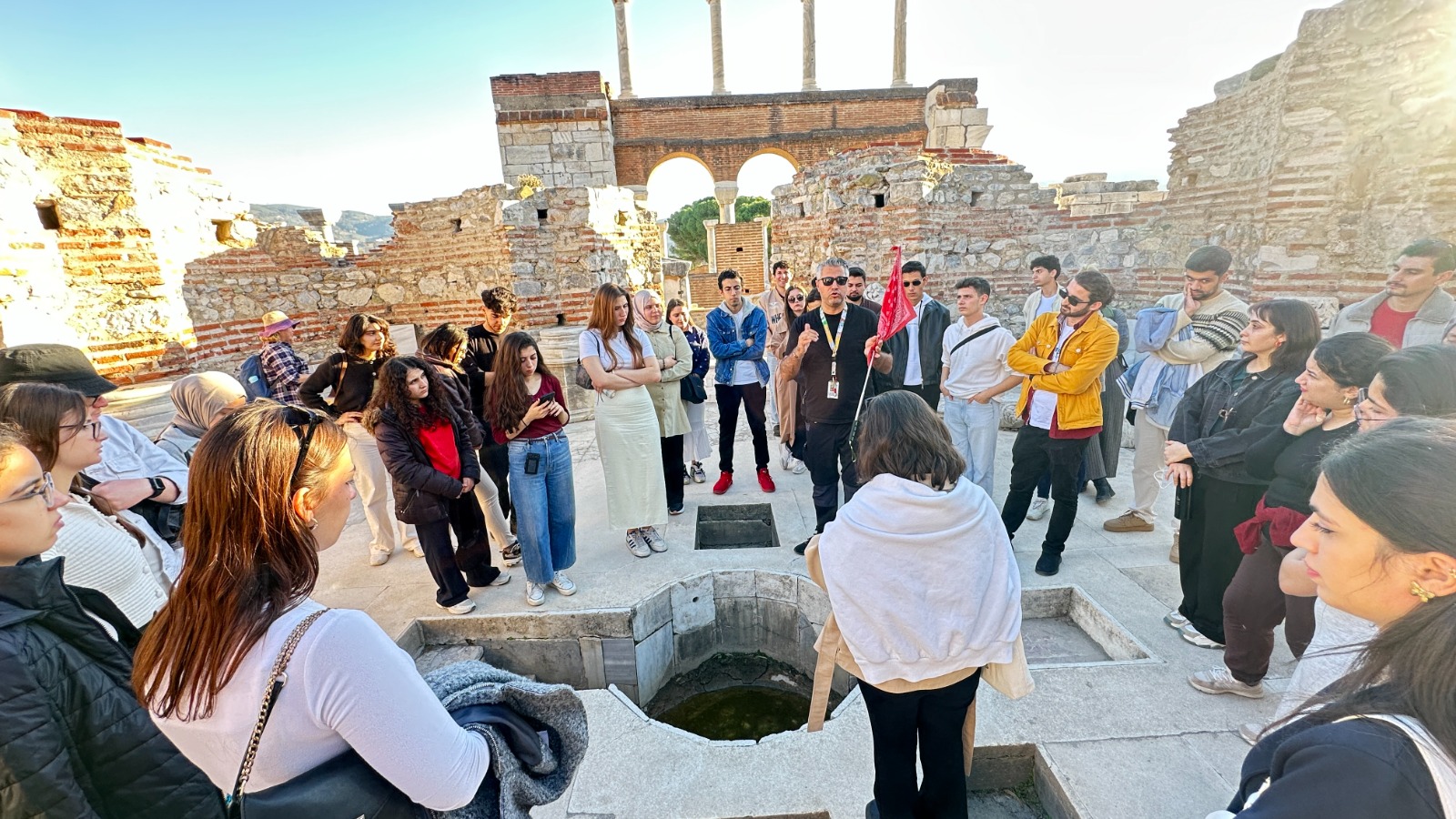 Büyükşehir'den gençlere büyük jest: Ücretsiz Efes Gece Turları başlıyor!