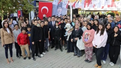 Bayraklı Belediyesi, eğitimde fırsat eşitliğini sağlamak amacıyla Sosyal Etkinlik Merkezi