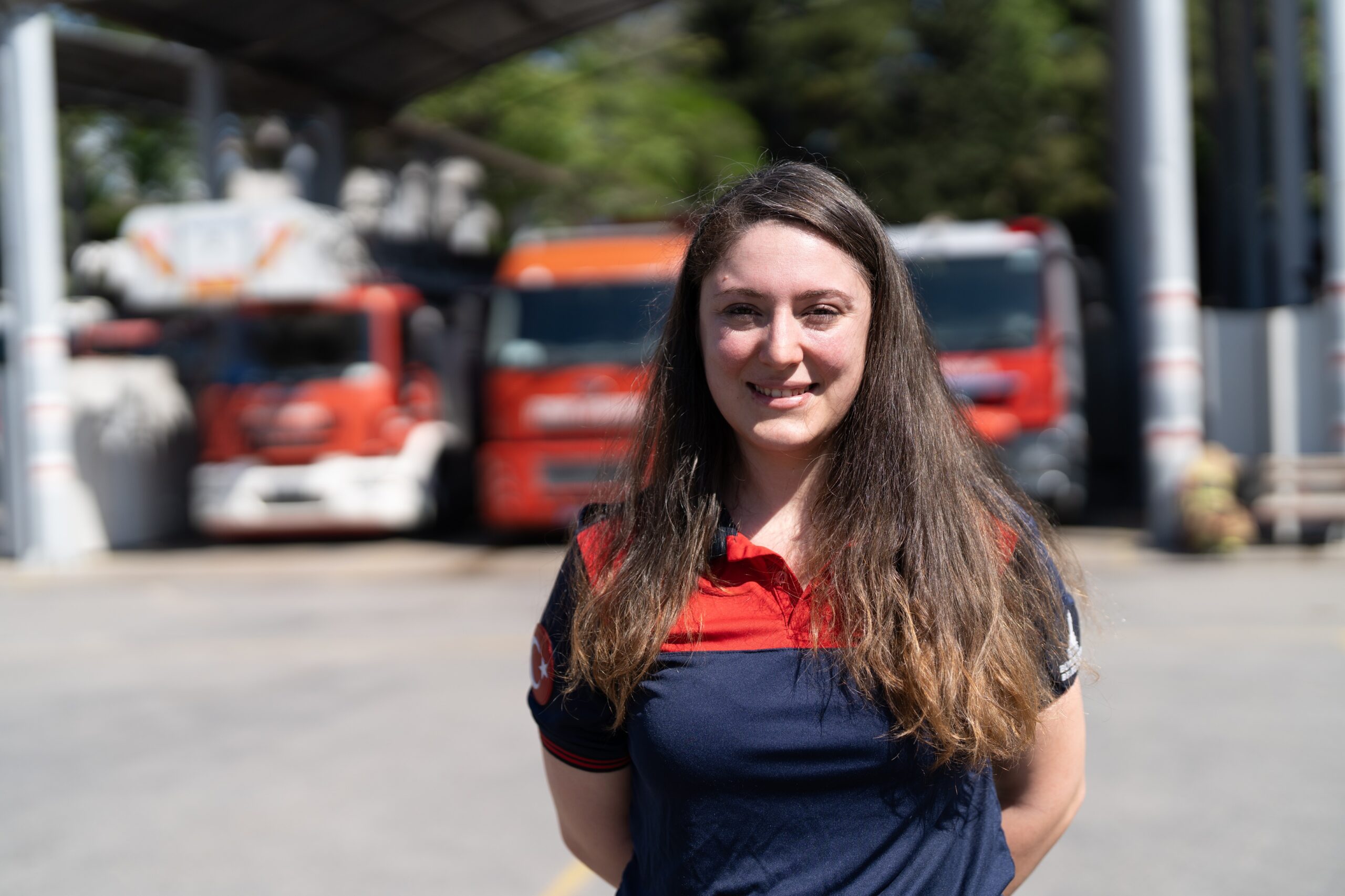 İzmir İtfaiyesi'nde alevlere koşan 'süper anneler': 'Benim annem bir kahraman'