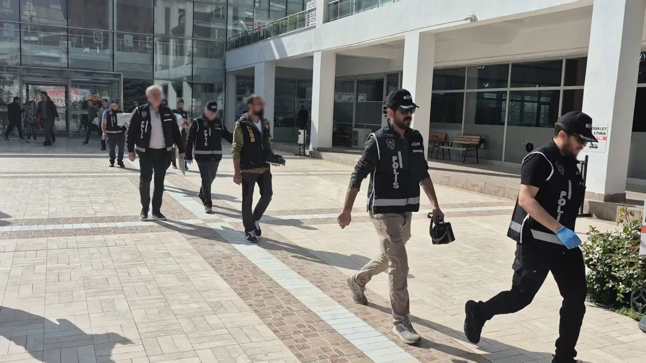 Eskişehir Tepebaşı Belediyesi'ne operasyon: Gözaltılar var