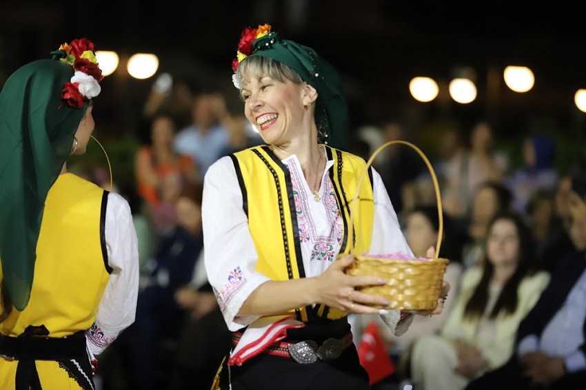Menderes’te uluslararası şölen: Mandalina Çiçeği Festivali başlıyor!