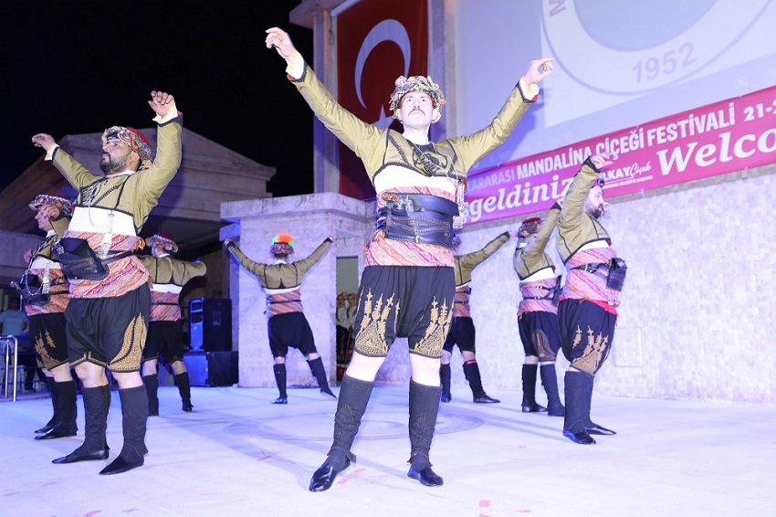 Menderes’te uluslararası şölen: Mandalina Çiçeği Festivali başlıyor!