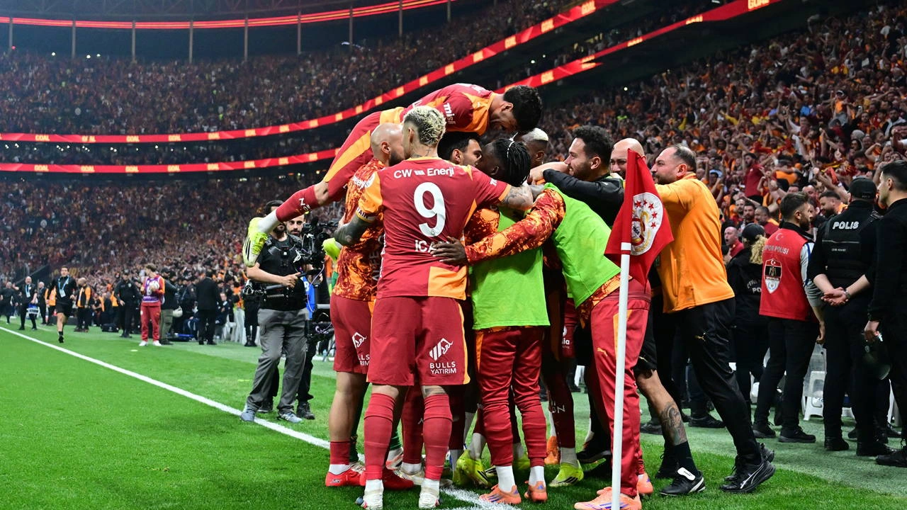 Geri Dönüş, 4. zafer ve 26. kupa: Süper Lig'de şampiyon Galatasaray