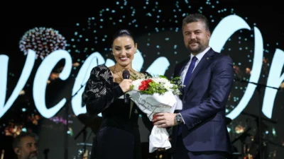 Türk halk müziğinin güçlü sesi Sevcan Orhan, Buca Belediye Başkanı