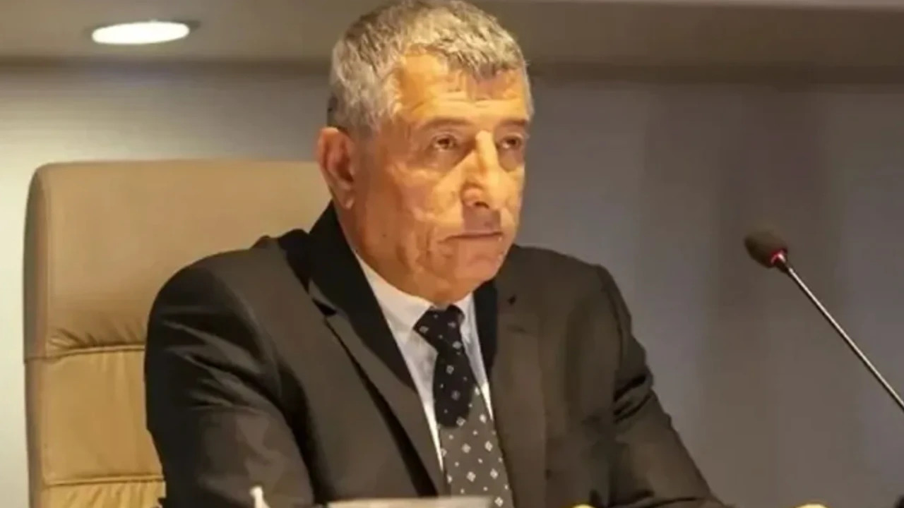 İzmir Güzelbahçe Belediyesi'ne düzenlenen jandarma operasyonunda, Belediye Başkanı Mustafa Günay,