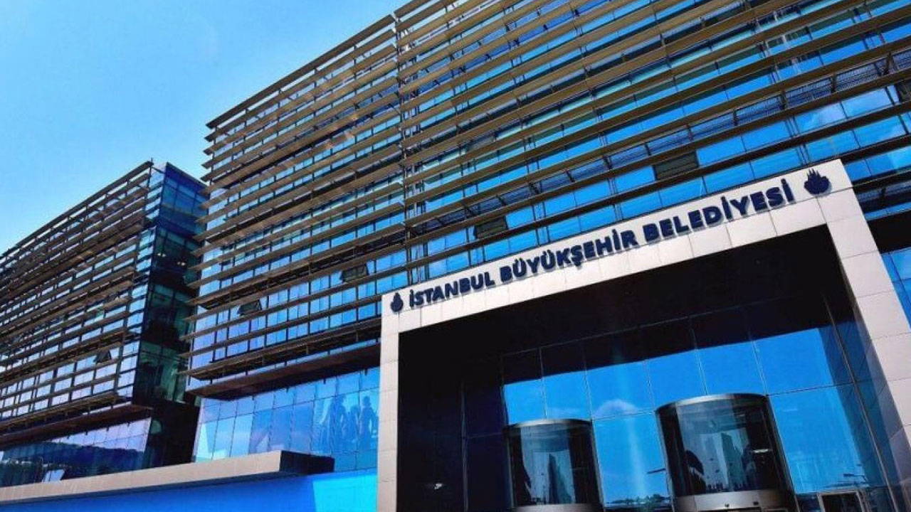 İstanbul Büyükşehir Belediyesi (İBB) bünyesindeki bazı ihalelerde usulsüzlük yapıldığı ve