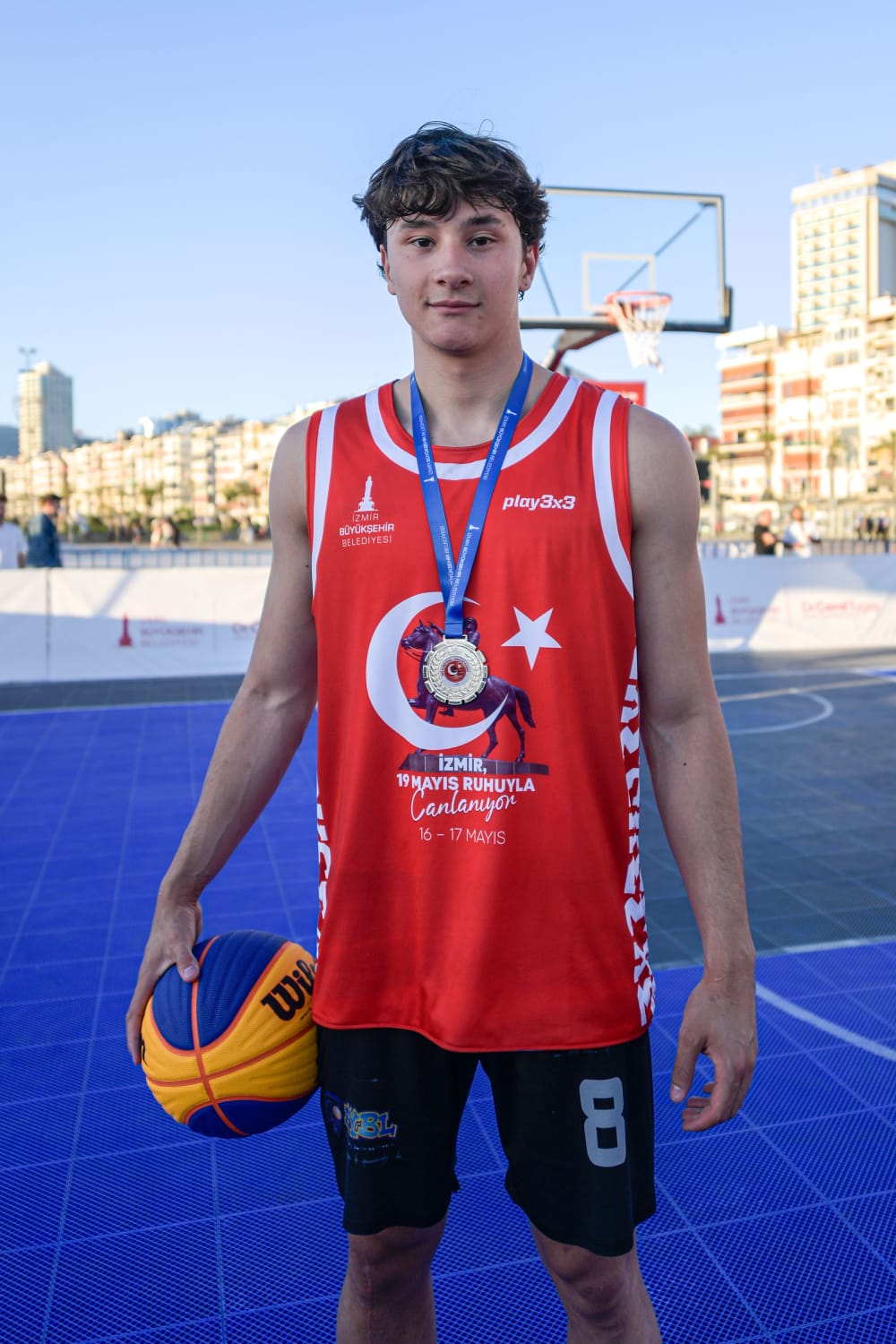 Gençler İzmir’i ayağa kaldırdı: Basketbol Kupası heyecanı