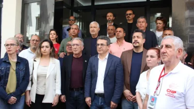 CHP’nin 38. Kurultayı’na yönelik verilen "mutlak butlan" kararına tepkiler sürüyor.