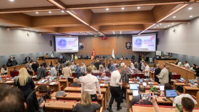 Büyükşehir Meclisi’nde ikinci birleşim yapılamadı! CHP grubu şehir dışındayken, AK