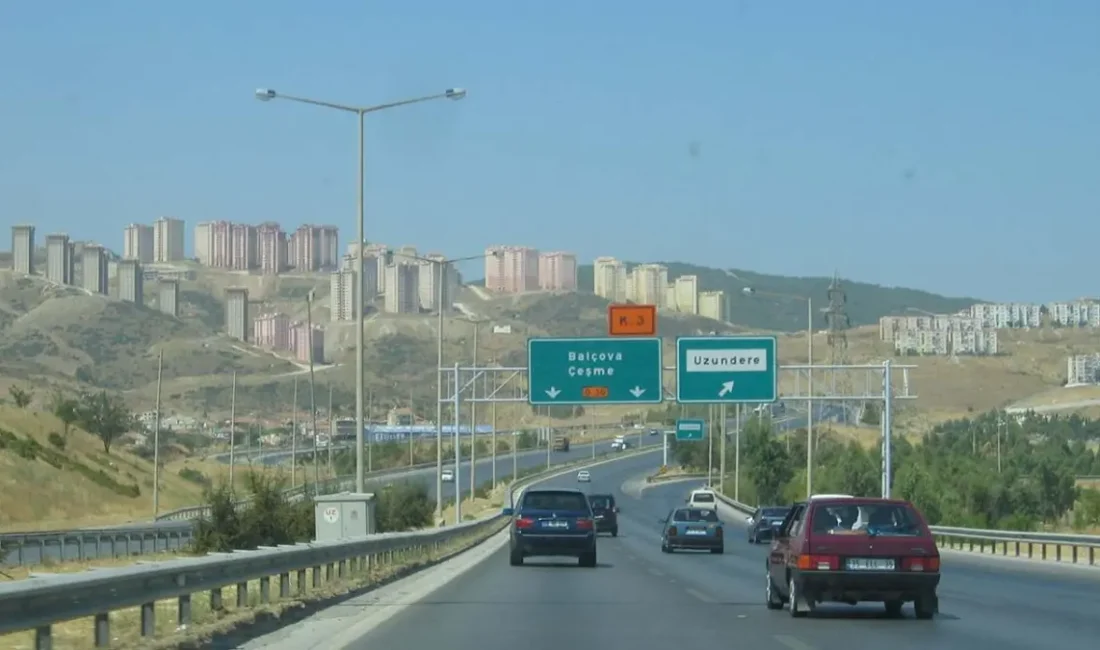 İzmir trafiğinin en kritik arterlerinden biri olan İzmir Çevre Yolu