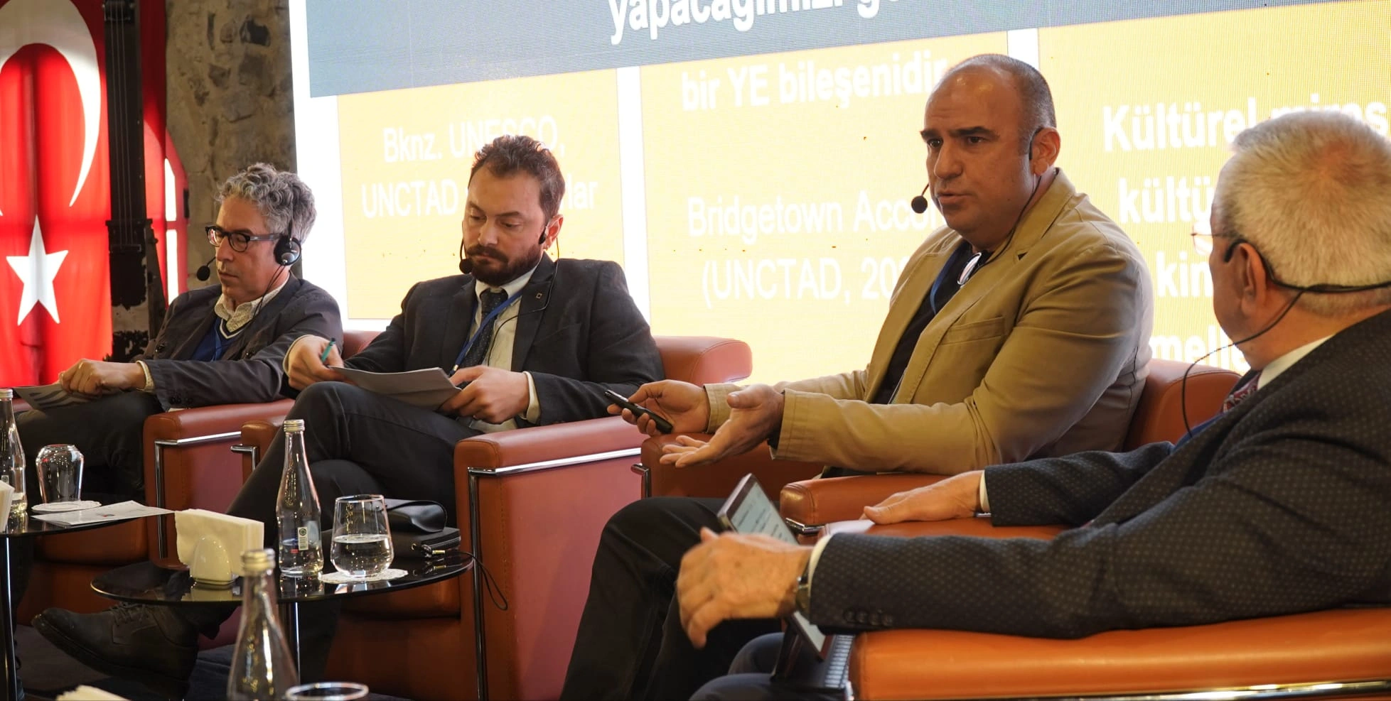 İzmir'in gelecek rotası çizildi! Kültür artık sadece 'etkinlik' değil, bir hak olacak