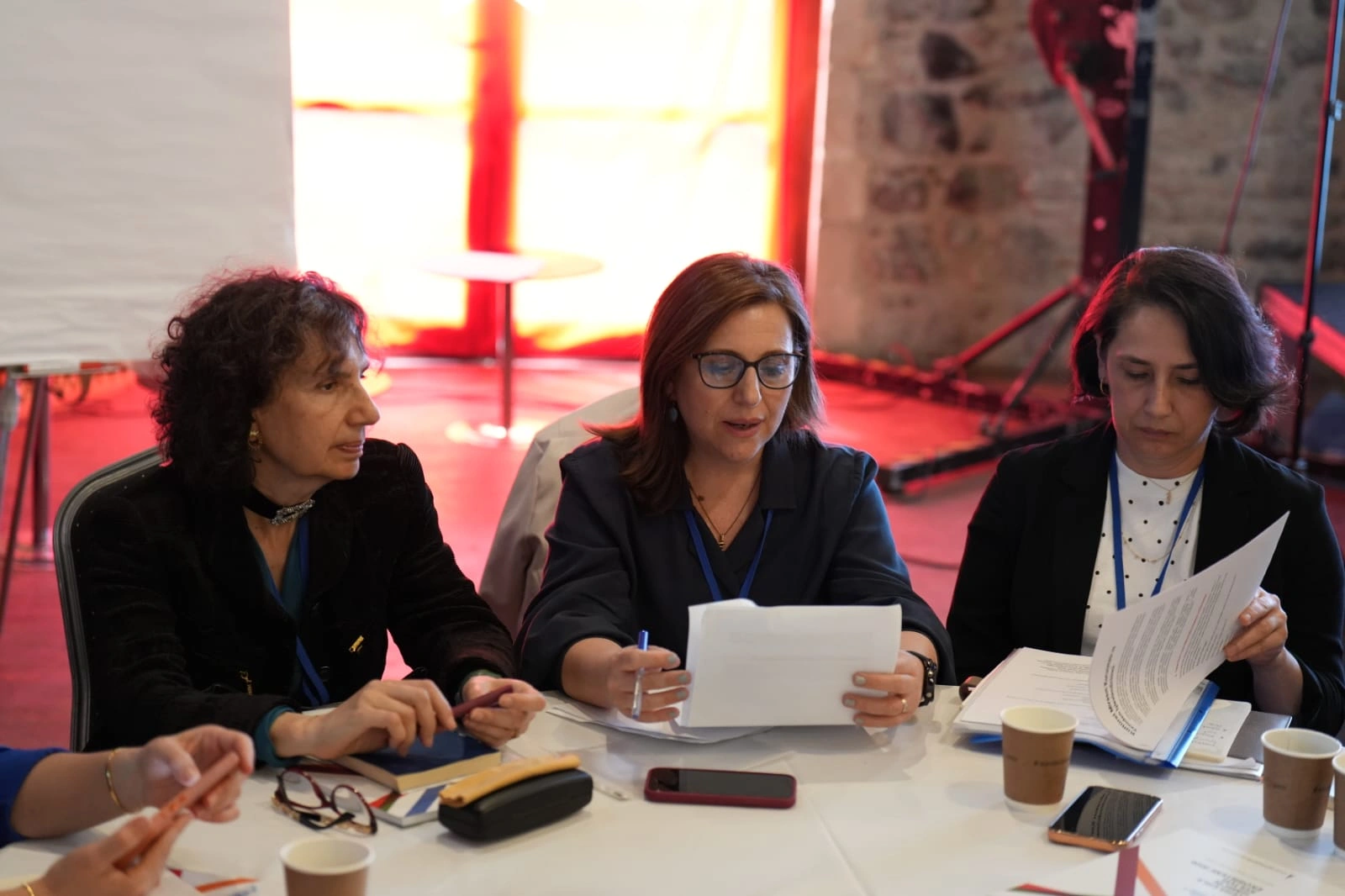 İzmir'in gelecek rotası çizildi! Kültür artık sadece 'etkinlik' değil, bir hak olacak