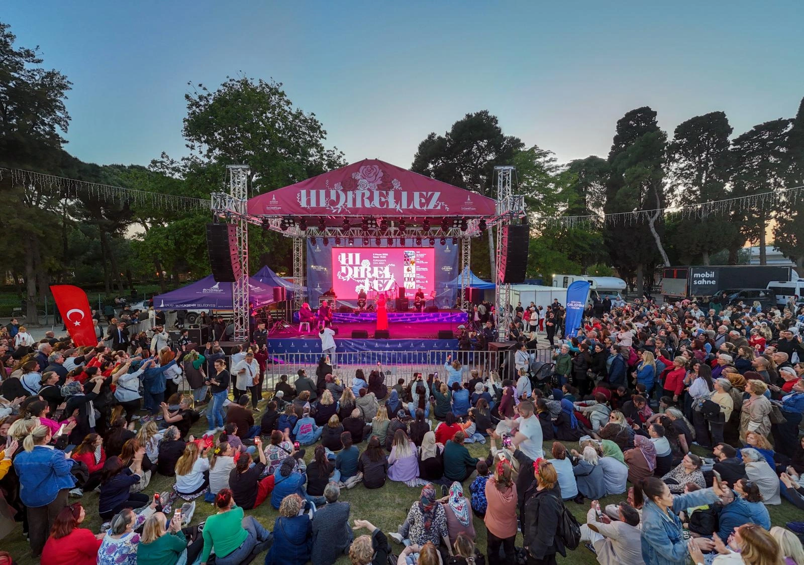 Kültürpark’ta Roman ateşi yandı: İzmir baharı Hıdırellez coşkusuyla karşıladı!
