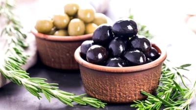 İzmir’in Selçuk ilçesinde zeytinin tanesini 50 lira, kilogramını ise 1000