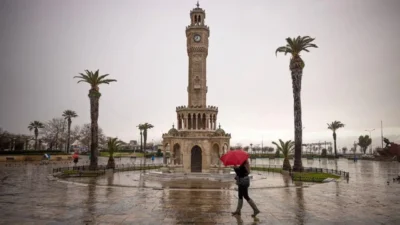 İzmir, Mayıs ayına serin ve yağışlı bir havayla giriyor. Bugün