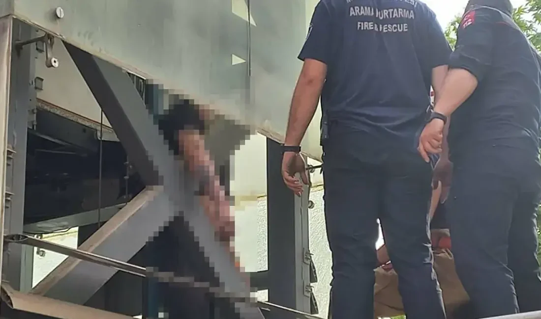 Manisa’nın Yunusemre ilçesinde arızalanan asansörden kendi imkânlarıyla çıkmaya çalışan Seymen