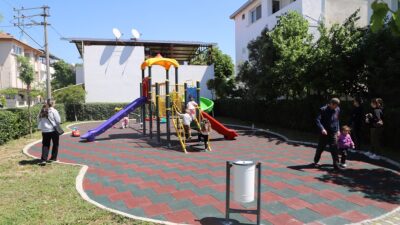 Menderes Belediyesi, ilçe genelindeki parkları modernize etmek amacıyla başlattığı kapsamlı