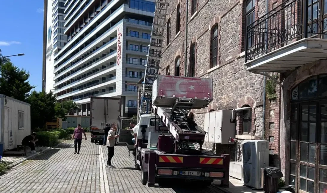 "Meslek Fabrikası" krizinde son perde sabahın ilk ışıklarıyla açıldı. Mahkemenin