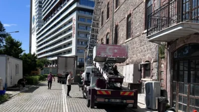 "Meslek Fabrikası" krizinde son perde sabahın ilk ışıklarıyla açıldı. Mahkemenin