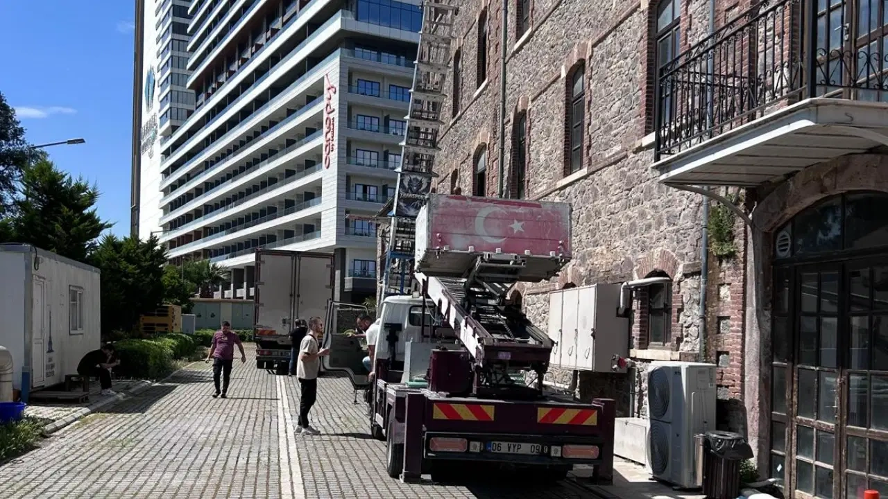 Halkapınar'da hareketli dakikalar! Meslek Fabrikası'nda tahliye başladı!