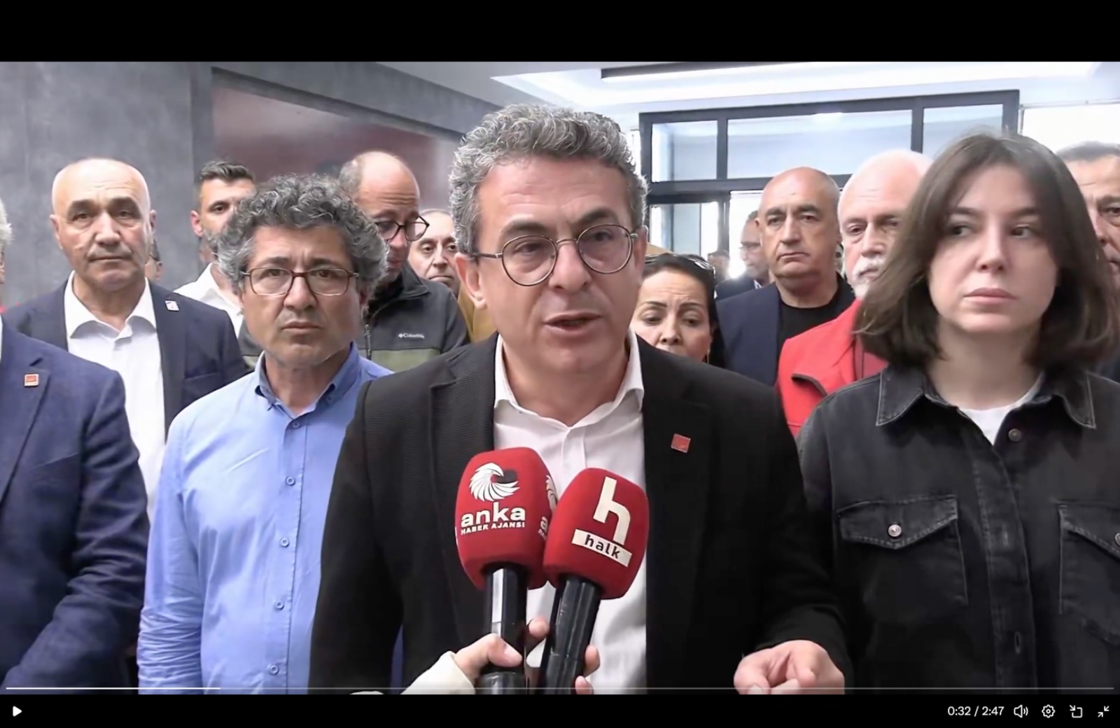 Genel merkez binasına yönelik polis müdahalesinin ardından açıklama yapan CHP
