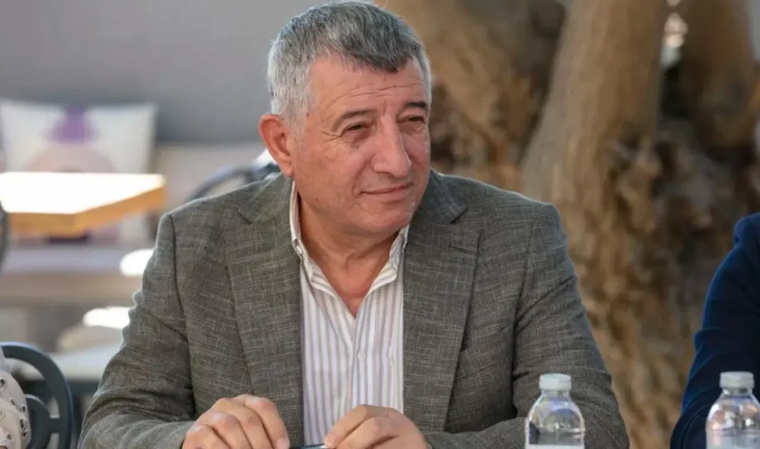 İzmir'de Güzelbahçe Belediyesi'ne yönelik düzenlenen şafak operasyonunda gözaltına alınan Belediye