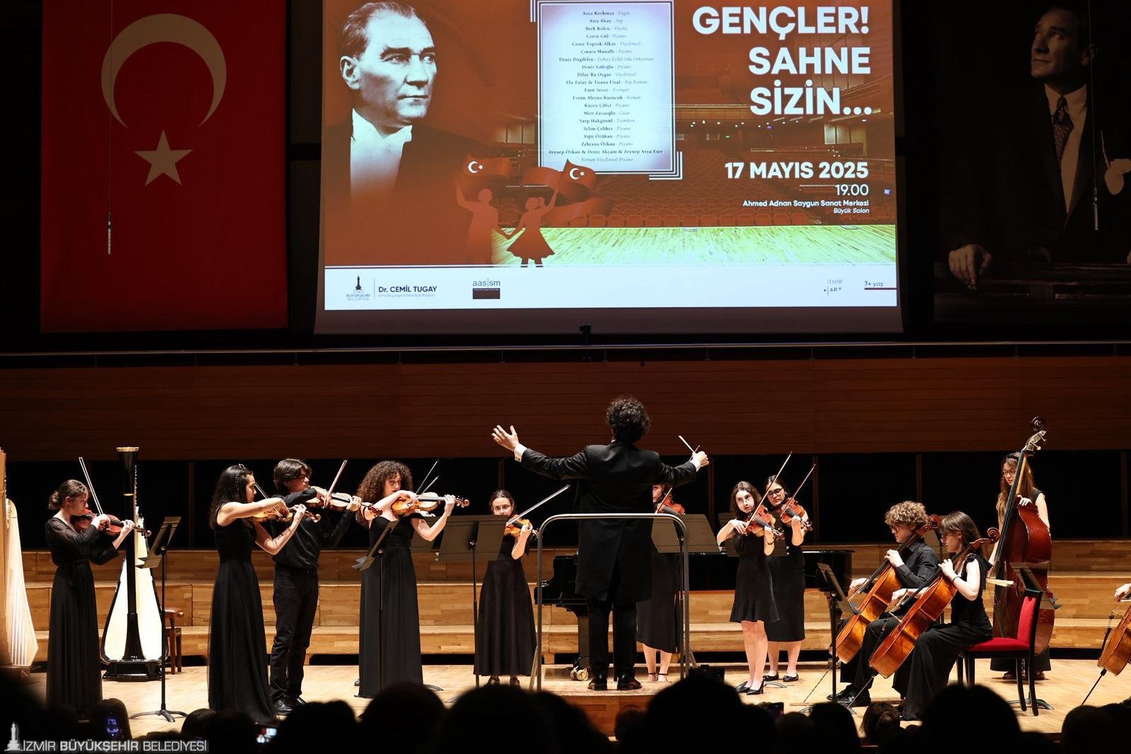 İzmir’de 19 Mayıs coşkusu tüm kenti sardı: Gençler bayramı heryerde hissedecek