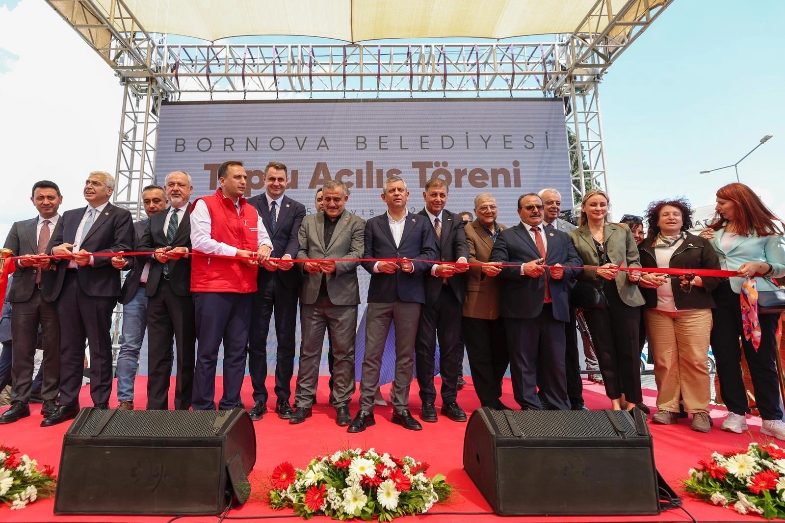 Özgür Özel’den İzmir’de 'Balyoz' resti: "O gişeleri kıracağız, gerekirse hayatı durduracağız!"